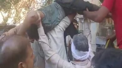 Photo of 2 दिन से लापता लड़की मिली कुएं में, ऑपरेशन चलाकर निकाला गया बाहर, इलाज जारी