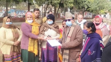 Photo of ‘वायदा तो किया है लेकिन उसको निभाया नही जा रहा है’, आंगनबाड़ी कार्यकर्ता और सहायिकाओं को पूर्व मंत्री का समर्थन