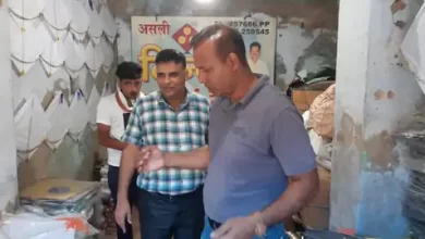 Photo of छापामारी: CM फ्लाइंग और नगर परिषद की रेवाड़ी में पतंगों की दुकान पर जॉइंट रेड